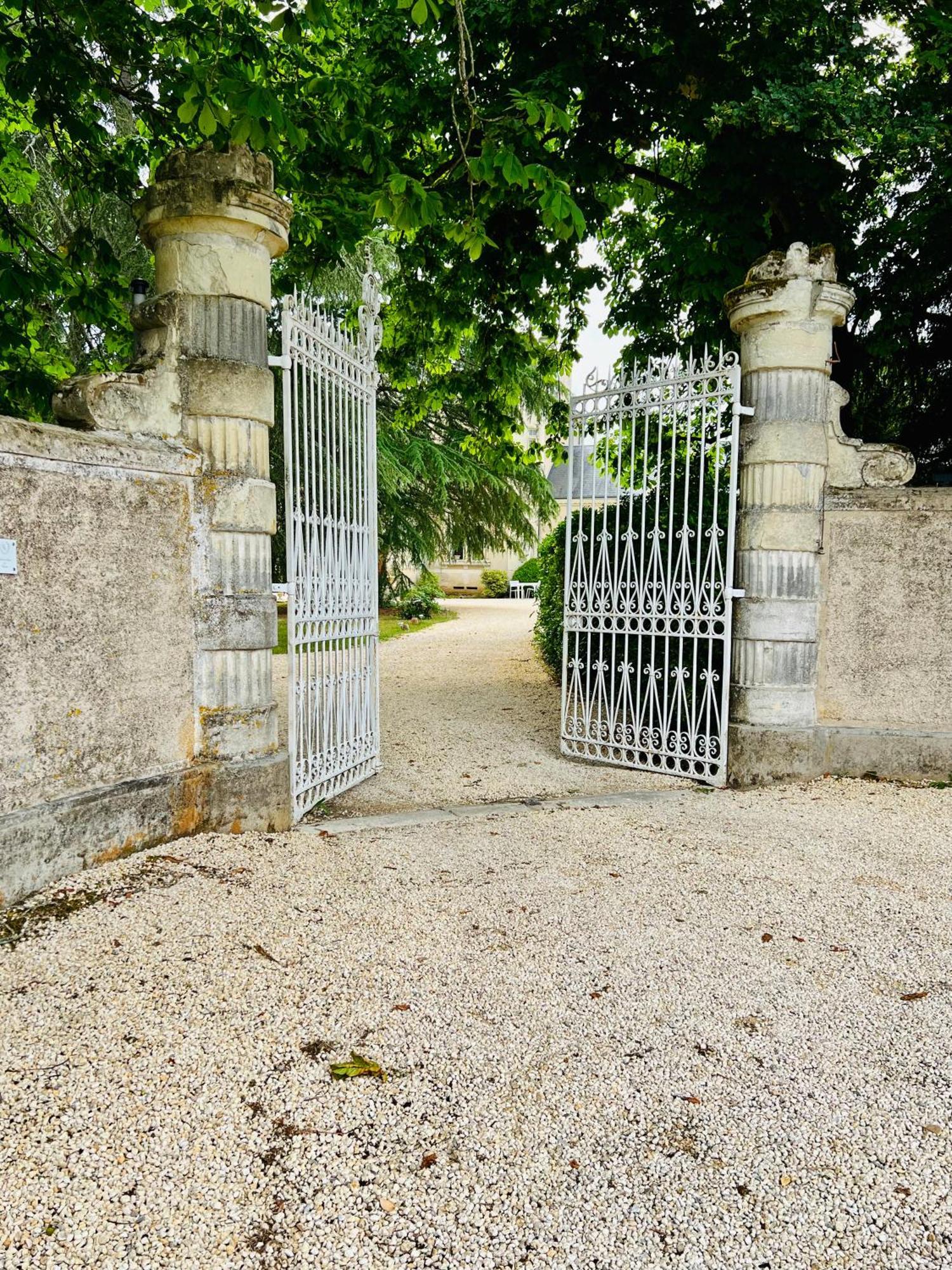 Le Chateau De Leugny Oiron Экстерьер фото
